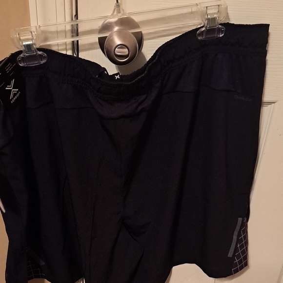 NWT Men's Xersion running short with two zip pockets. No more dangling keys. - Picture 5 of 10